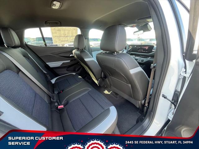 new 2025 Buick Envista car, priced at $25,800
