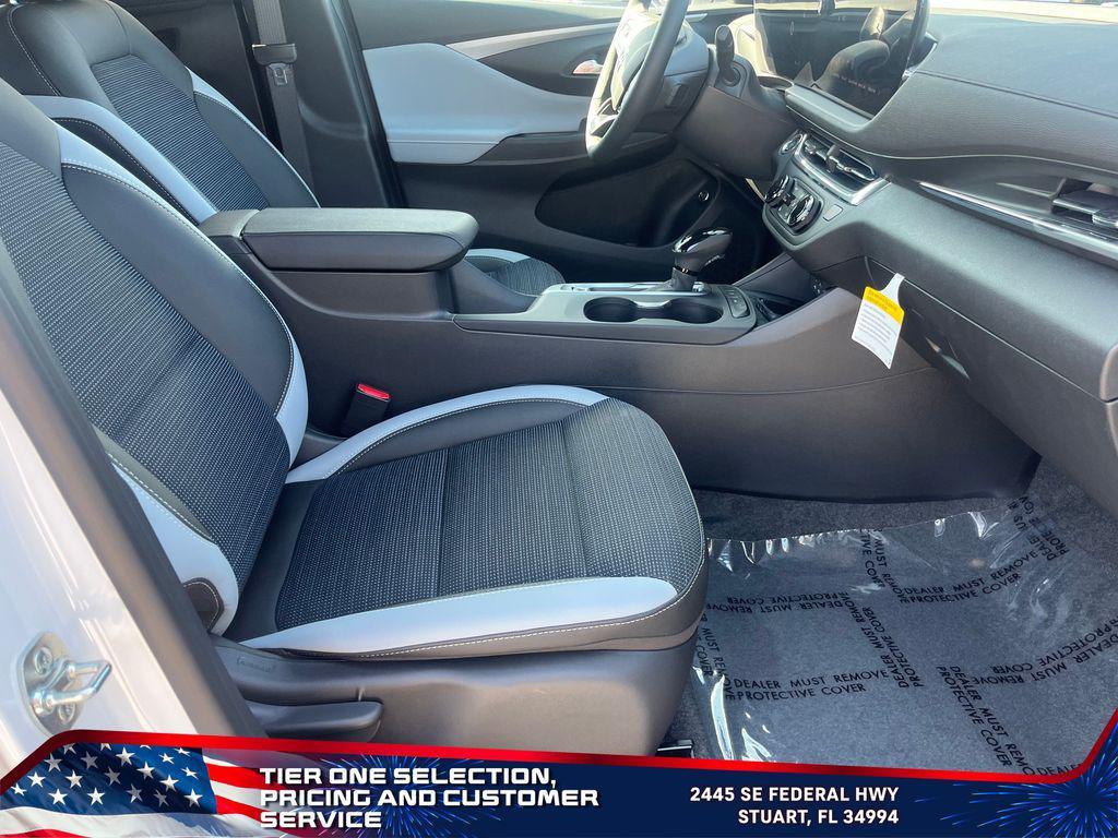 new 2025 Buick Envista car, priced at $23,230