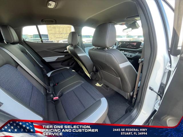 new 2025 Buick Envista car, priced at $25,800