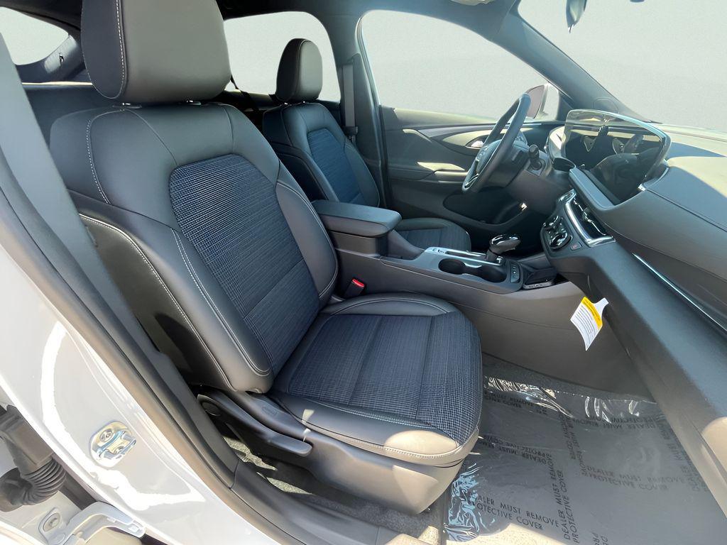 new 2025 Buick Envista car, priced at $23,530