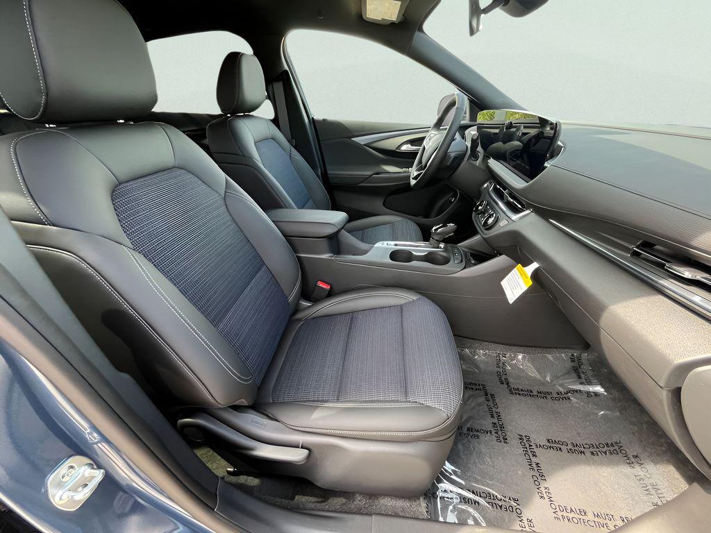 new 2025 Buick Envista car, priced at $24,165