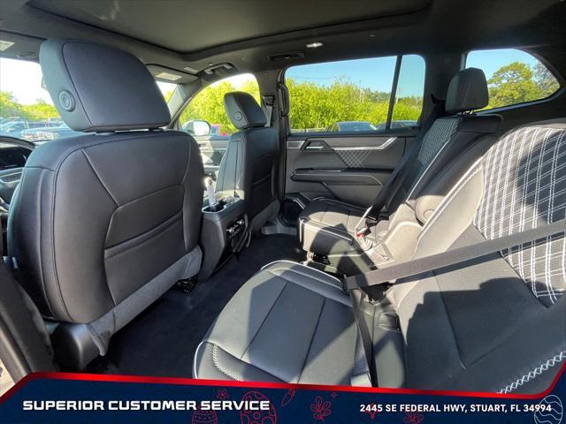 new 2025 GMC Acadia car, priced at $58,223
