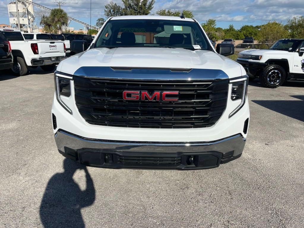 new 2025 GMC Sierra 1500 car, priced at $30,204