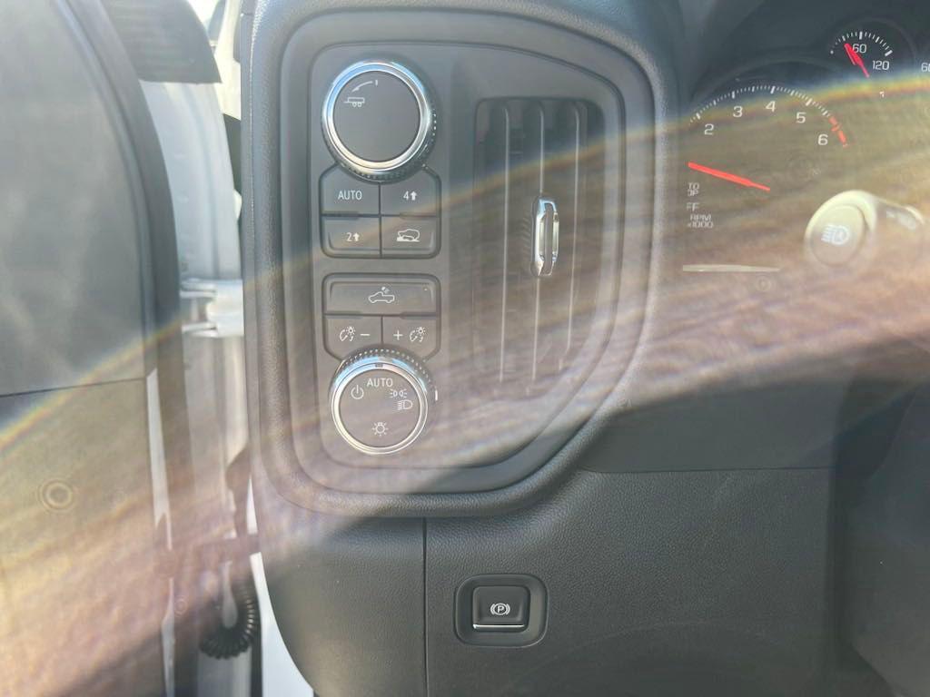 new 2025 GMC Sierra 1500 car, priced at $30,204