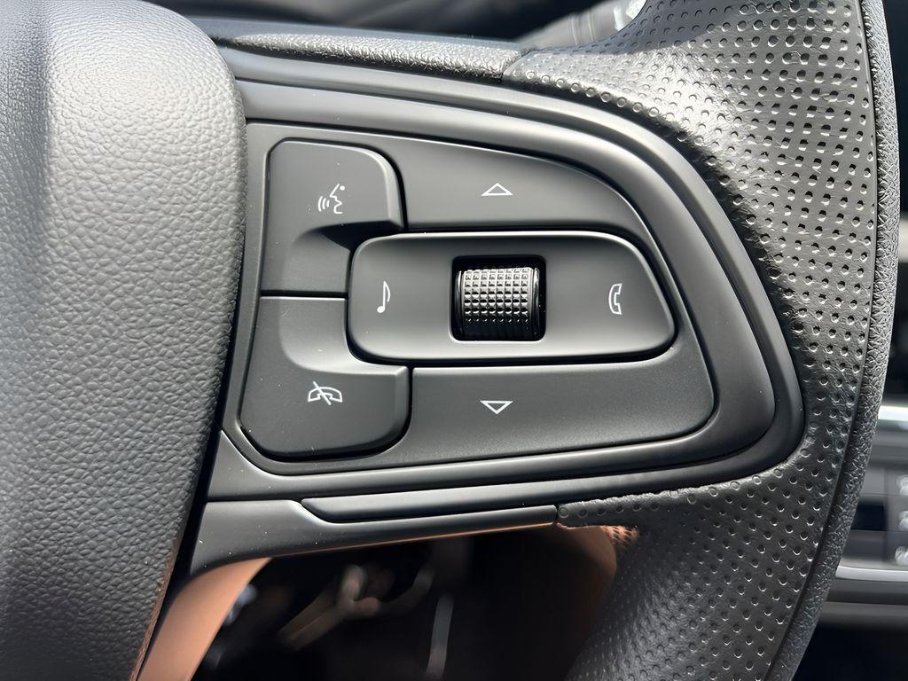 new 2025 Buick Envista car, priced at $23,880
