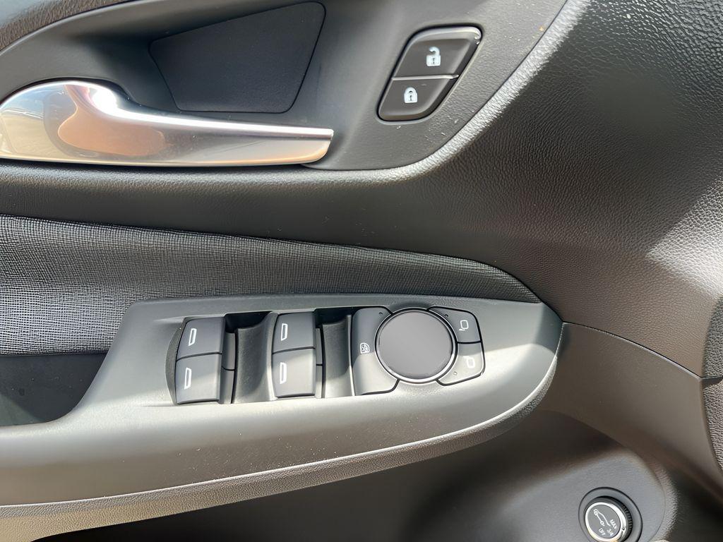 new 2025 Buick Envista car, priced at $23,880