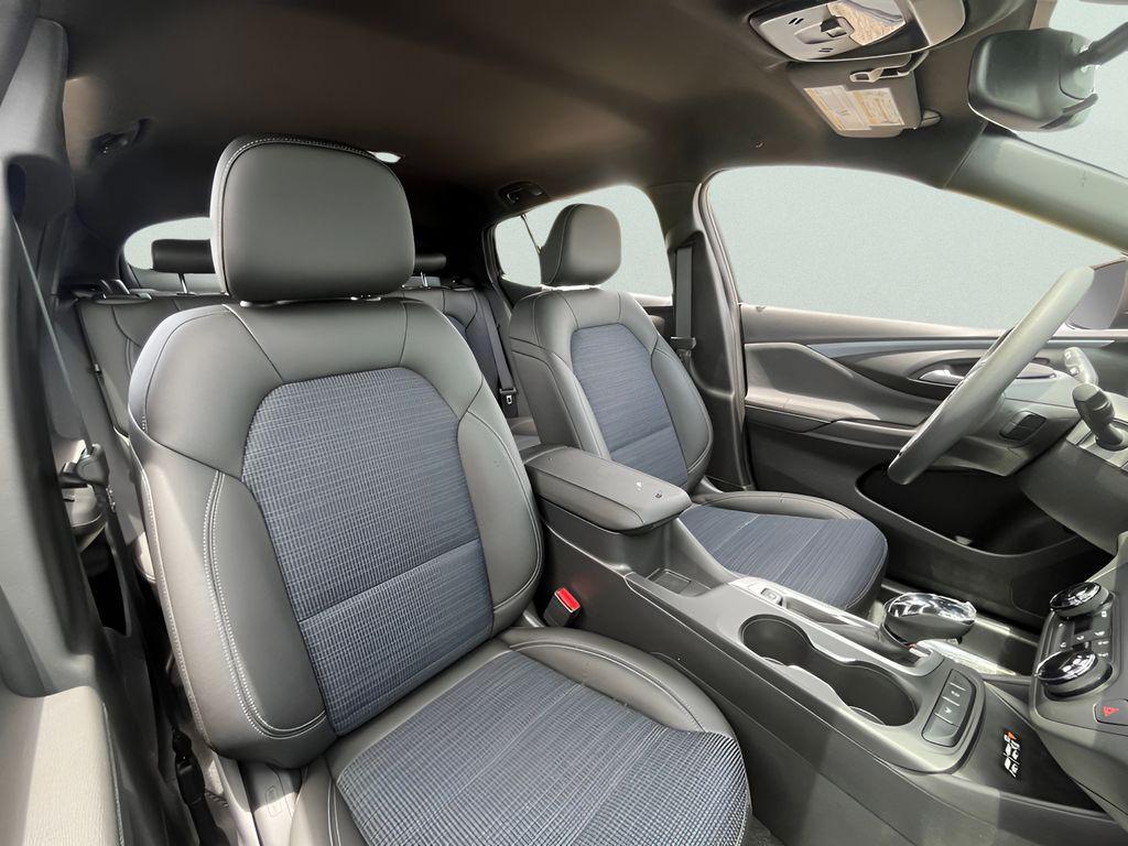 new 2025 Buick Envista car, priced at $23,880