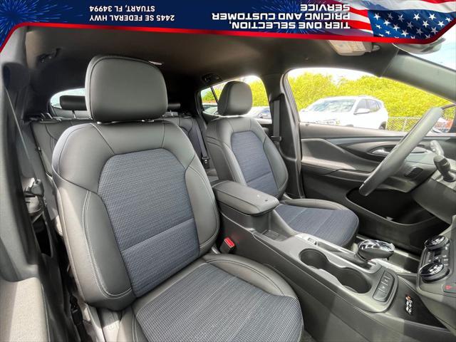 new 2025 Buick Envista car, priced at $26,485