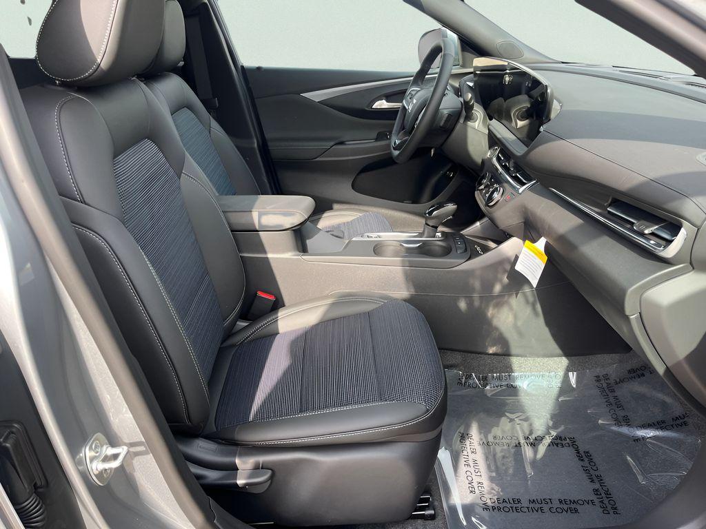 new 2025 Buick Envista car, priced at $23,725