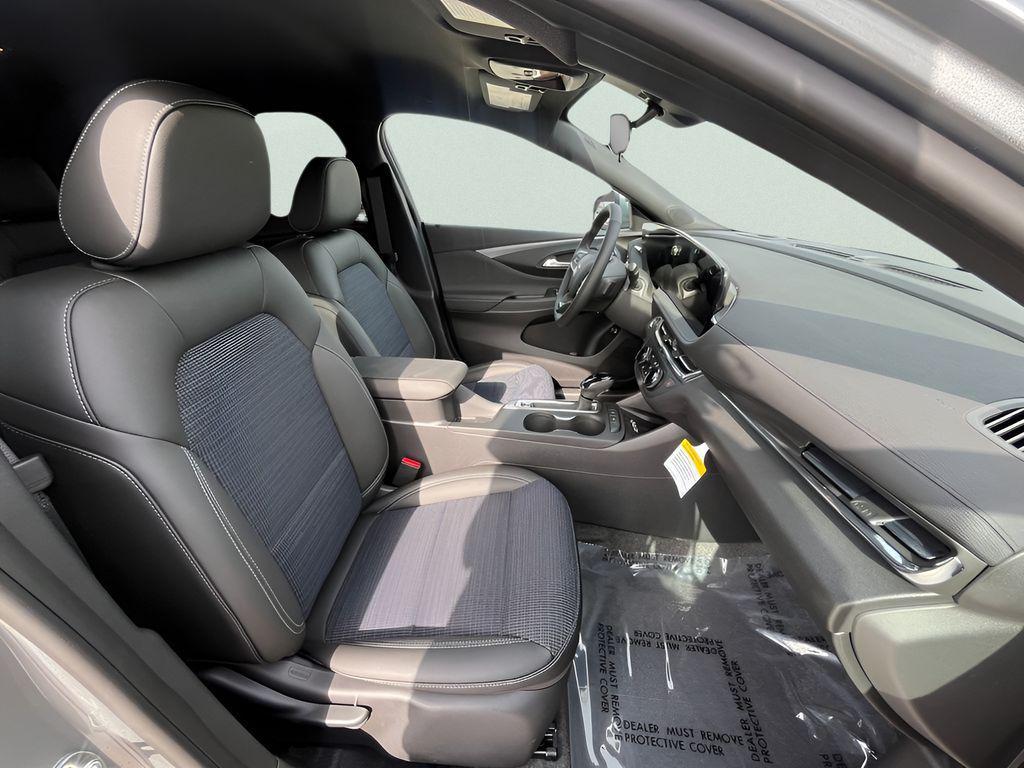 new 2025 Buick Envista car, priced at $23,725