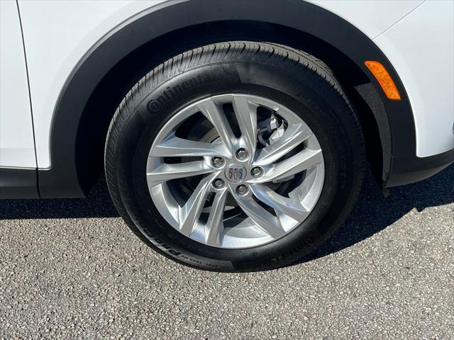 new 2025 Buick Envista car, priced at $26,038
