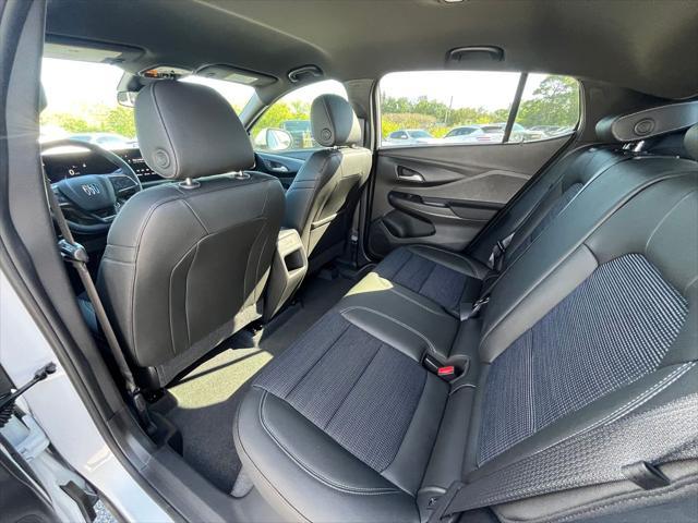 new 2025 Buick Envista car, priced at $26,038
