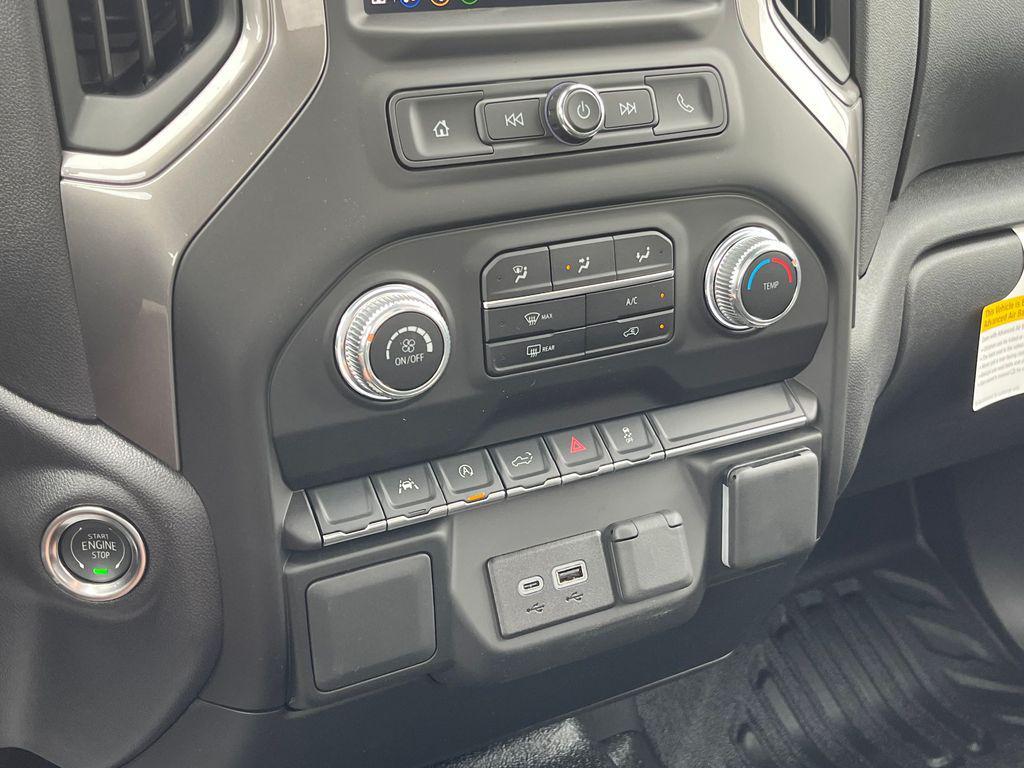 new 2025 GMC Sierra 1500 car, priced at $30,204