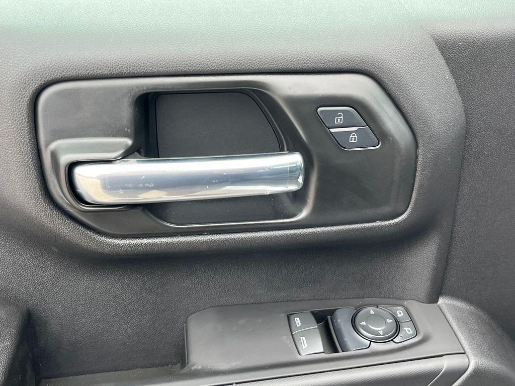 new 2025 GMC Sierra 1500 car, priced at $30,204