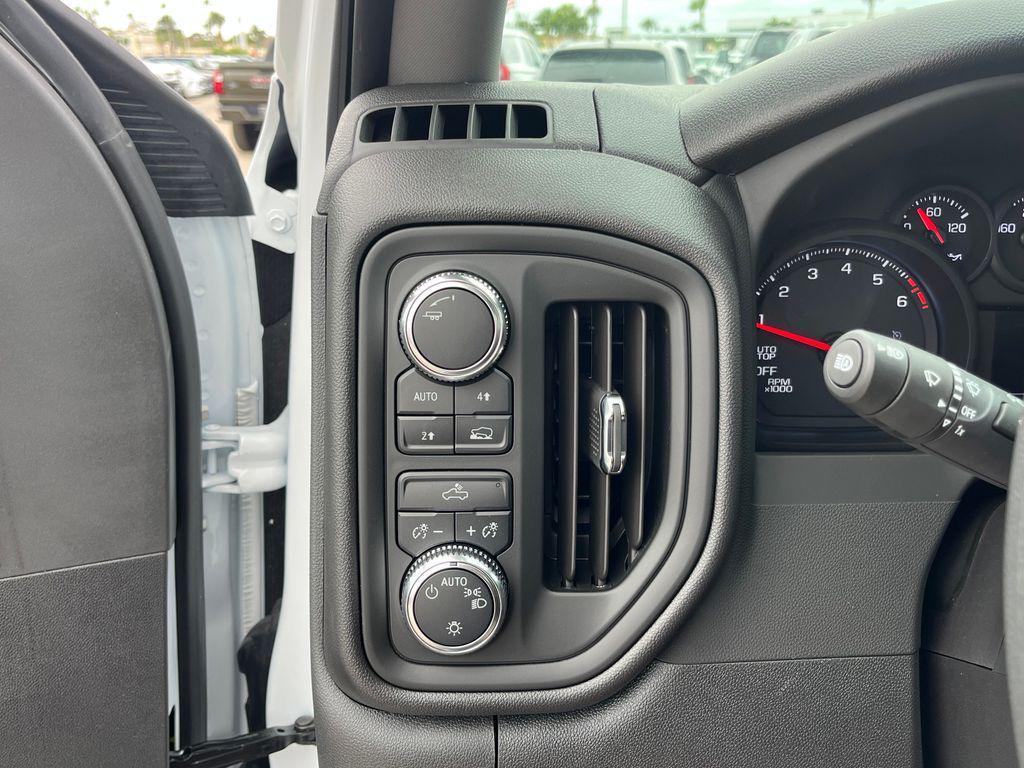 new 2025 GMC Sierra 1500 car, priced at $30,204