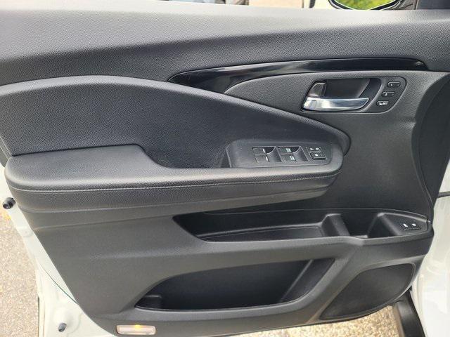 used 2022 Honda Pilot car, priced at $38,995