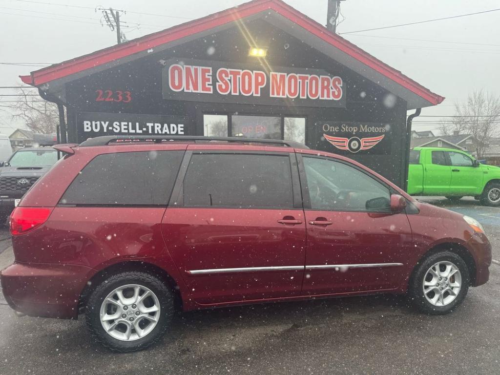 used 2006 Toyota Sienna car, priced at $7,499