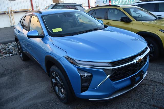 new 2025 Chevrolet Trax car, priced at $24,916