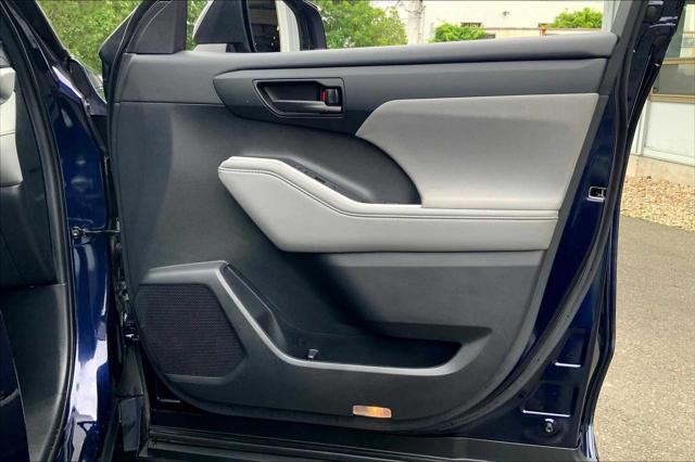 used 2020 Toyota Highlander car, priced at $26,310