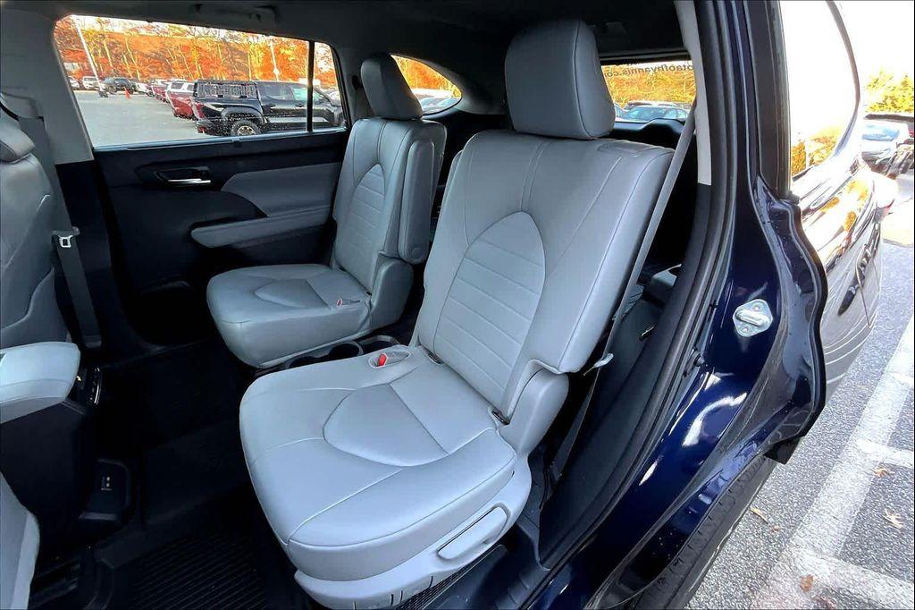 used 2025 Toyota Highlander Hybrid car, priced at $49,000