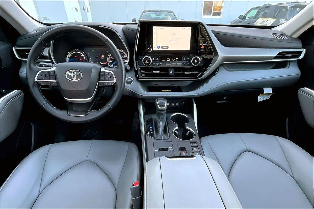 used 2025 Toyota Highlander Hybrid car, priced at $49,000