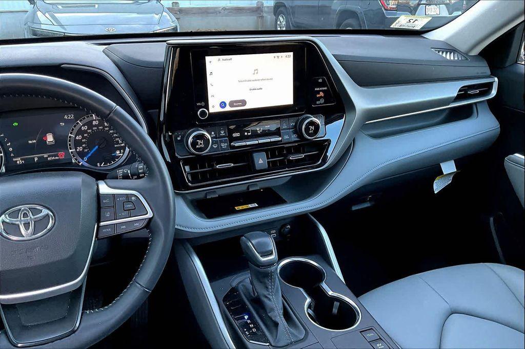 used 2025 Toyota Highlander Hybrid car, priced at $49,000