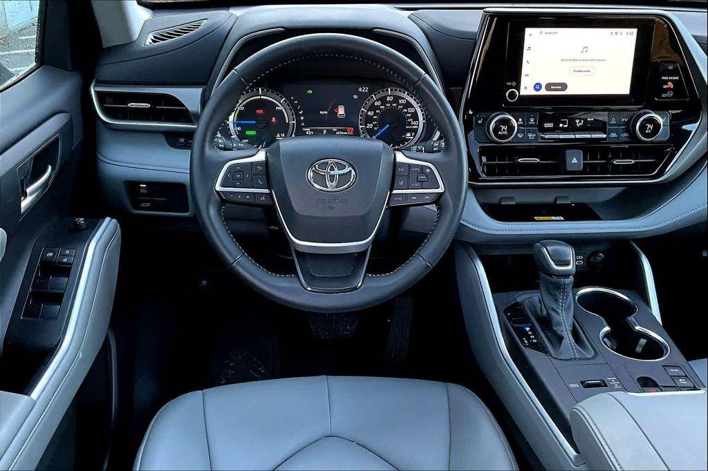 used 2025 Toyota Highlander Hybrid car, priced at $49,000