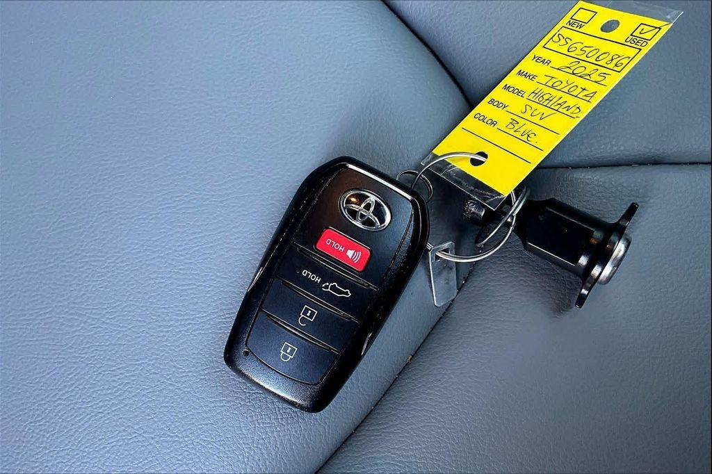 used 2025 Toyota Highlander Hybrid car, priced at $49,000