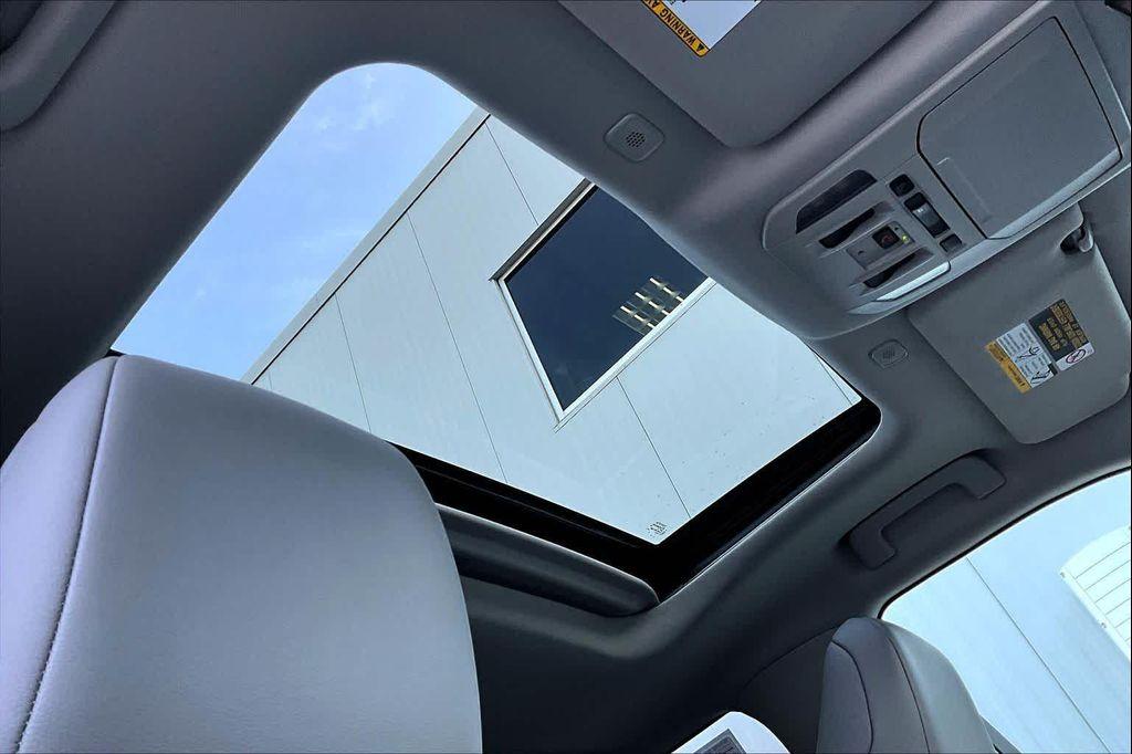 used 2025 Toyota Highlander Hybrid car, priced at $49,000