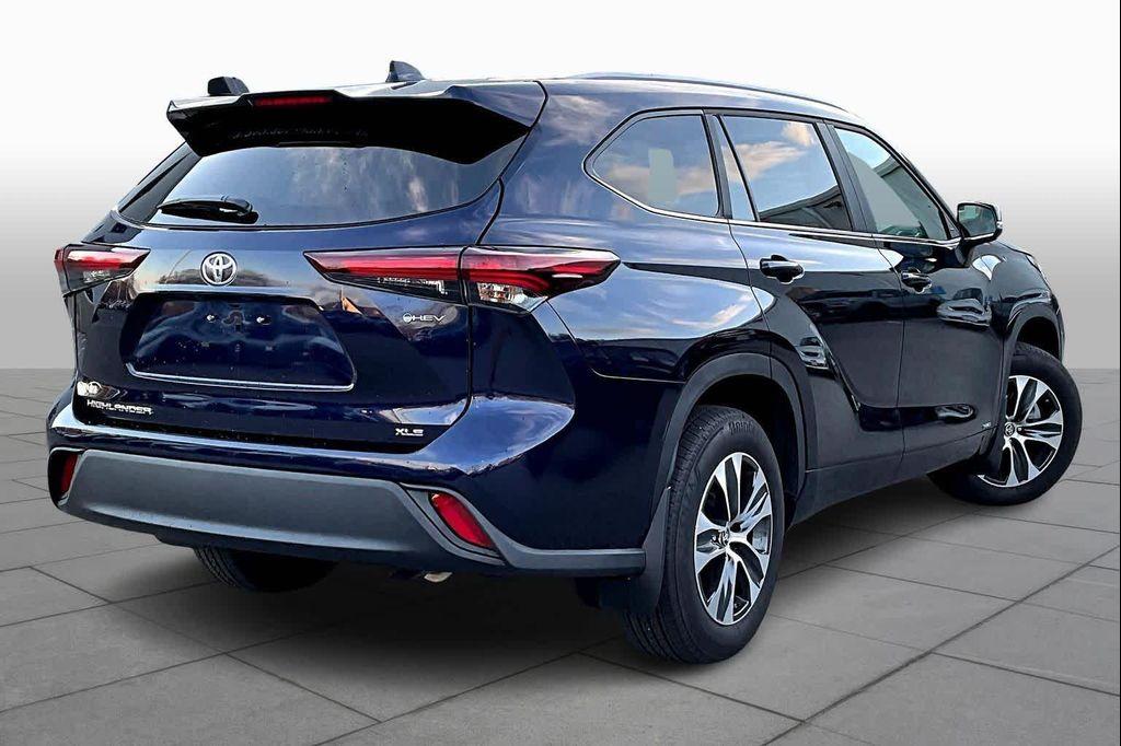 used 2025 Toyota Highlander Hybrid car, priced at $49,000