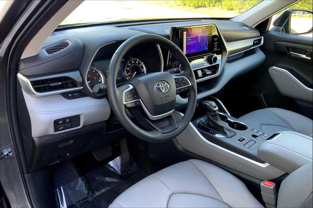 used 2024 Toyota Highlander car, priced at $40,235