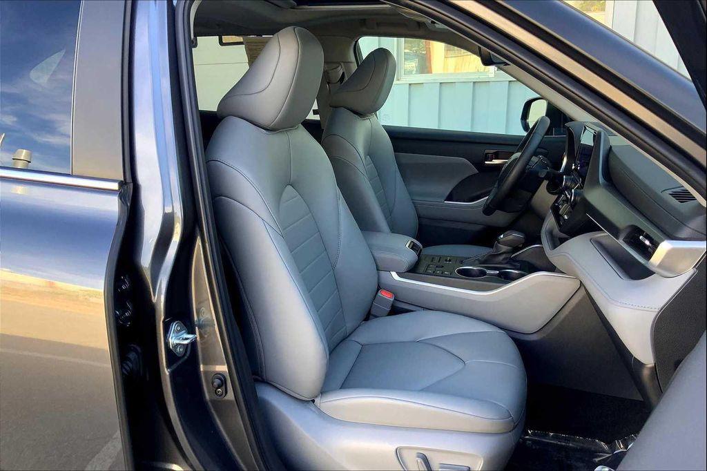 used 2024 Toyota Highlander car, priced at $40,235