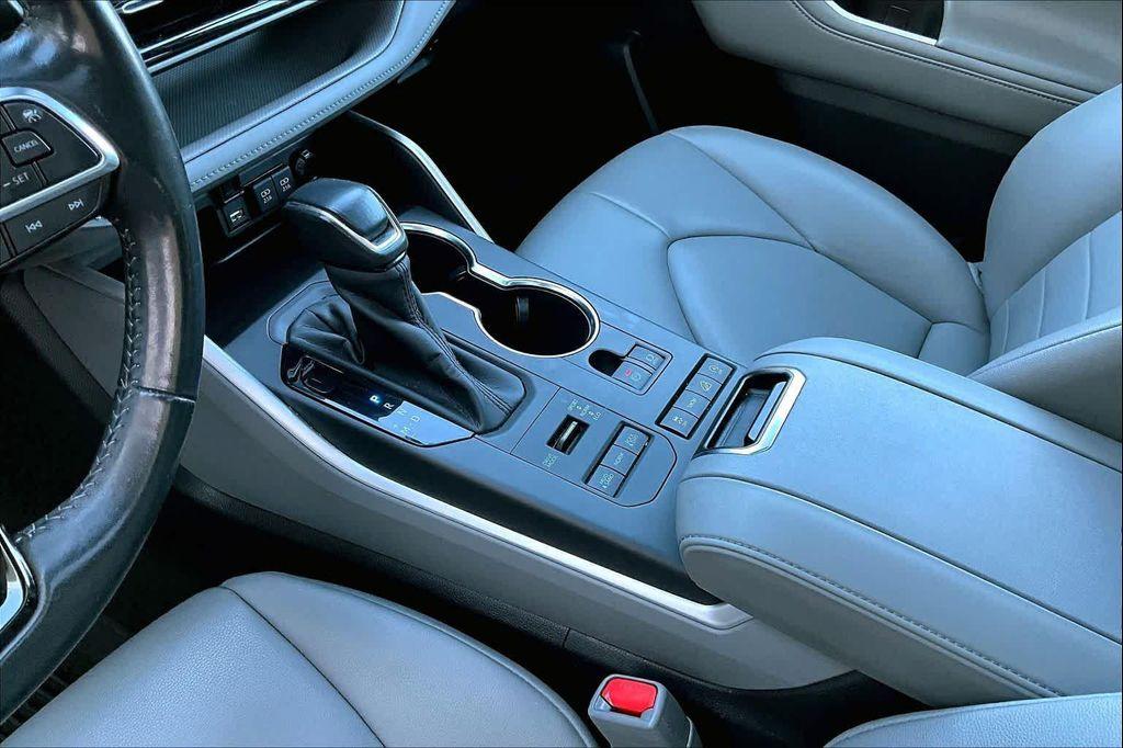 used 2020 Toyota Highlander car, priced at $31,800