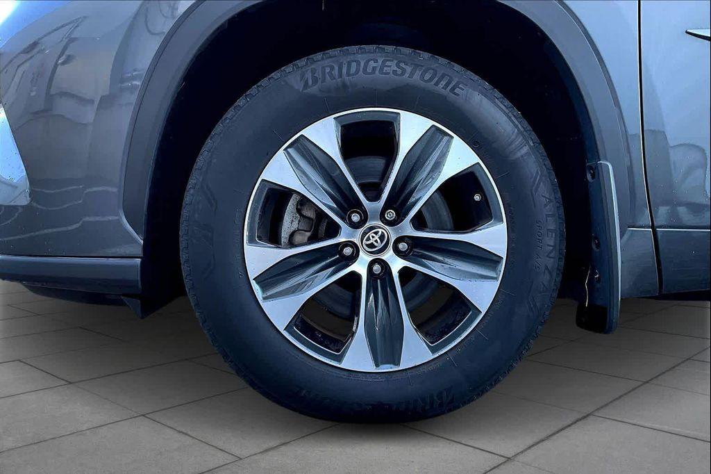 used 2020 Toyota Highlander car, priced at $31,800