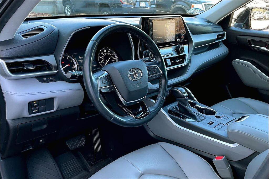 used 2020 Toyota Highlander car, priced at $31,800