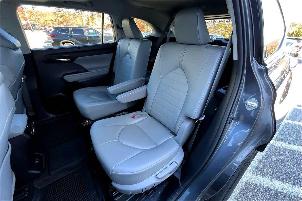 used 2020 Toyota Highlander car, priced at $31,800