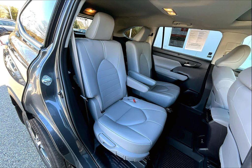 used 2020 Toyota Highlander car, priced at $31,800