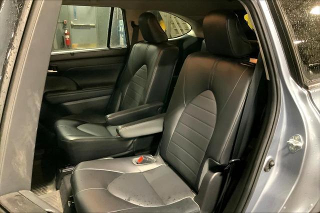 used 2022 Toyota Highlander car, priced at $33,000