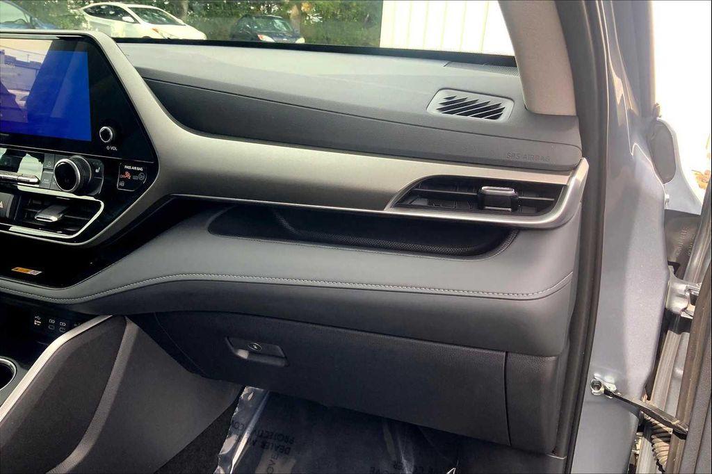 used 2024 Toyota Highlander car, priced at $43,580