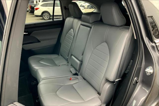 used 2022 Toyota Highlander car, priced at $35,200