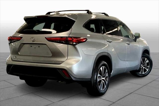 used 2022 Toyota Highlander car, priced at $39,000