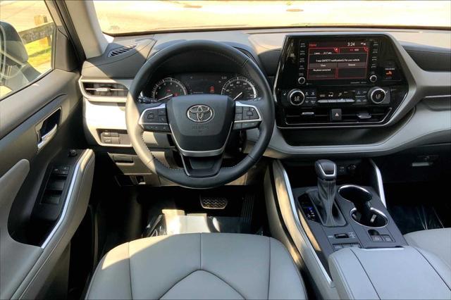 used 2022 Toyota Highlander car, priced at $39,000