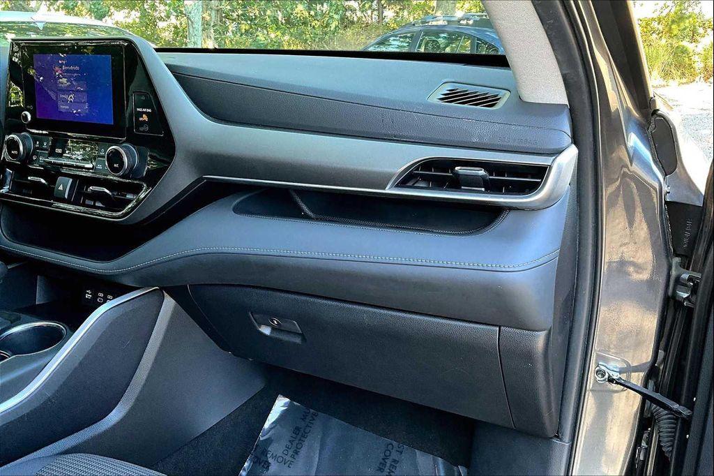 used 2023 Toyota Highlander car, priced at $33,500