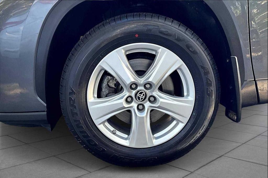used 2023 Toyota Highlander car, priced at $33,500