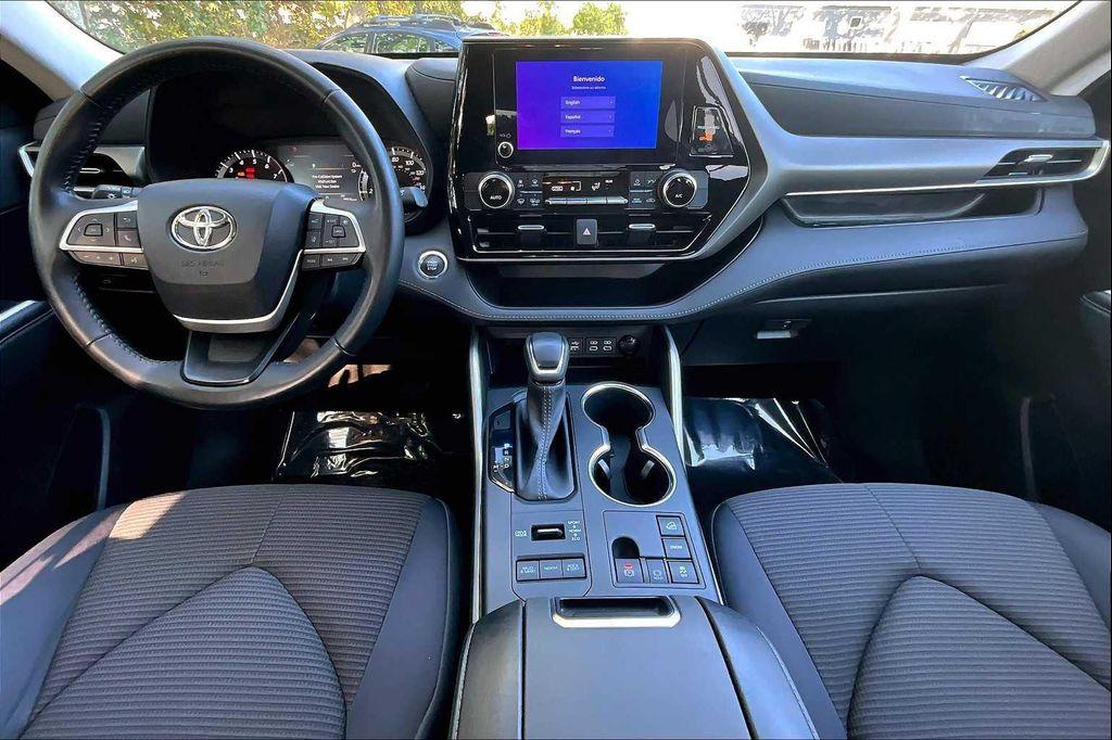 used 2023 Toyota Highlander car, priced at $33,500