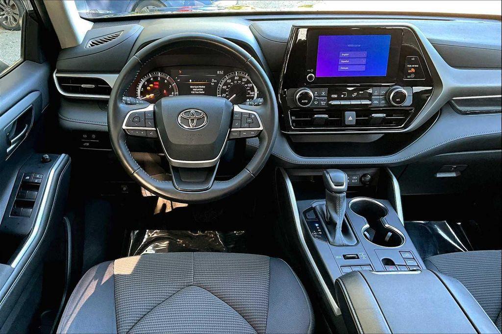used 2023 Toyota Highlander car, priced at $33,500