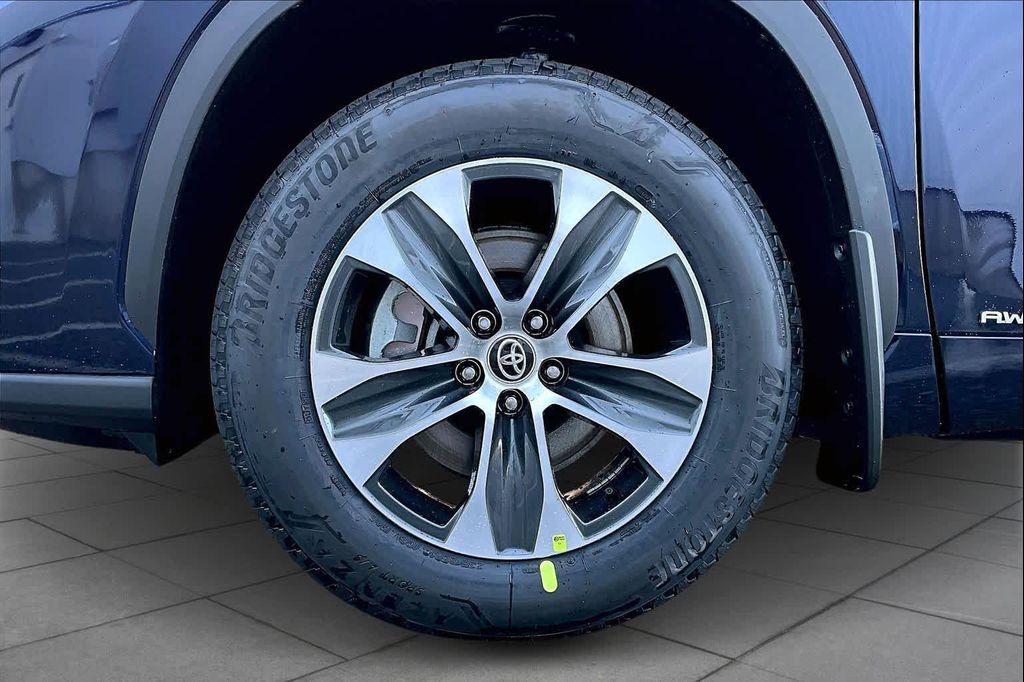 new 2026 Toyota Highlander Hybrid car, priced at $49,418