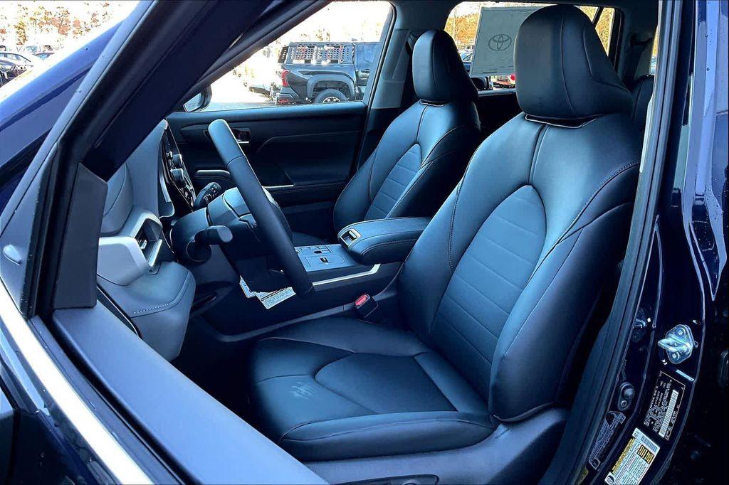 new 2026 Toyota Highlander Hybrid car, priced at $49,418