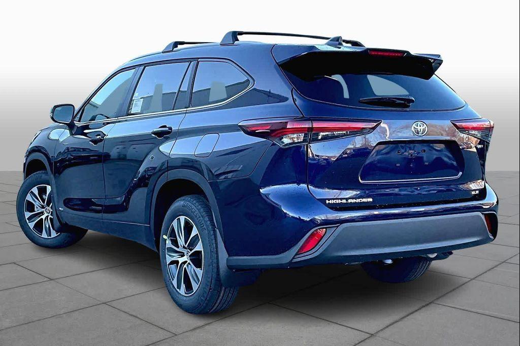 new 2026 Toyota Highlander Hybrid car, priced at $49,418