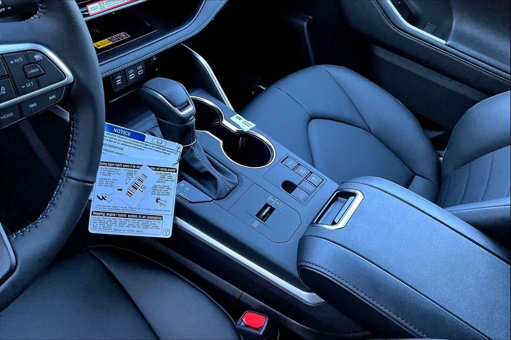 new 2026 Toyota Highlander Hybrid car, priced at $49,418